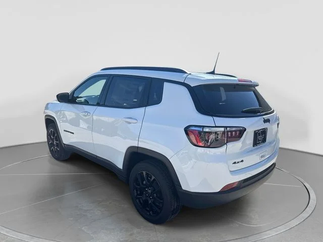 New 2026 Bright White Clear-Coat Exterior Paint Jeep Latitude image 6