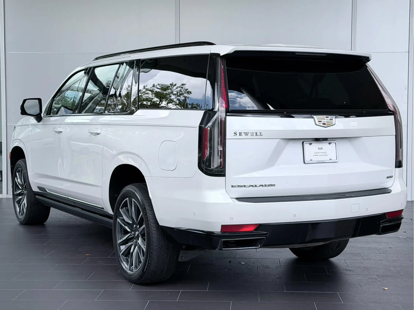 Certified Used 2024 Crystal White Tricoat Cadillac Sport image 6
