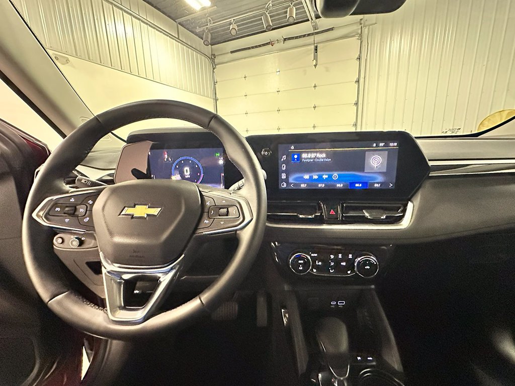 Used 2025 Red Chevrolet LT image 37