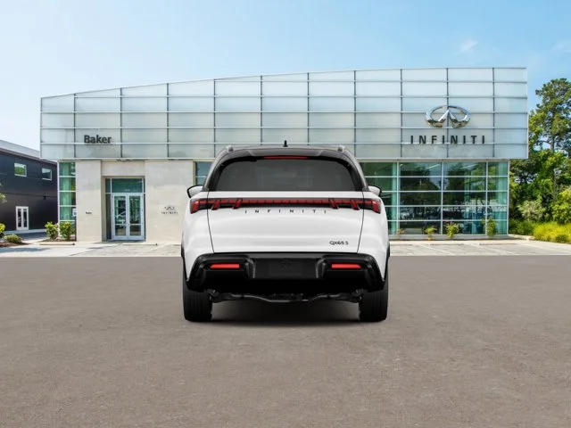 New 2027 2T RAD WHT INFINITI SPORT image 2