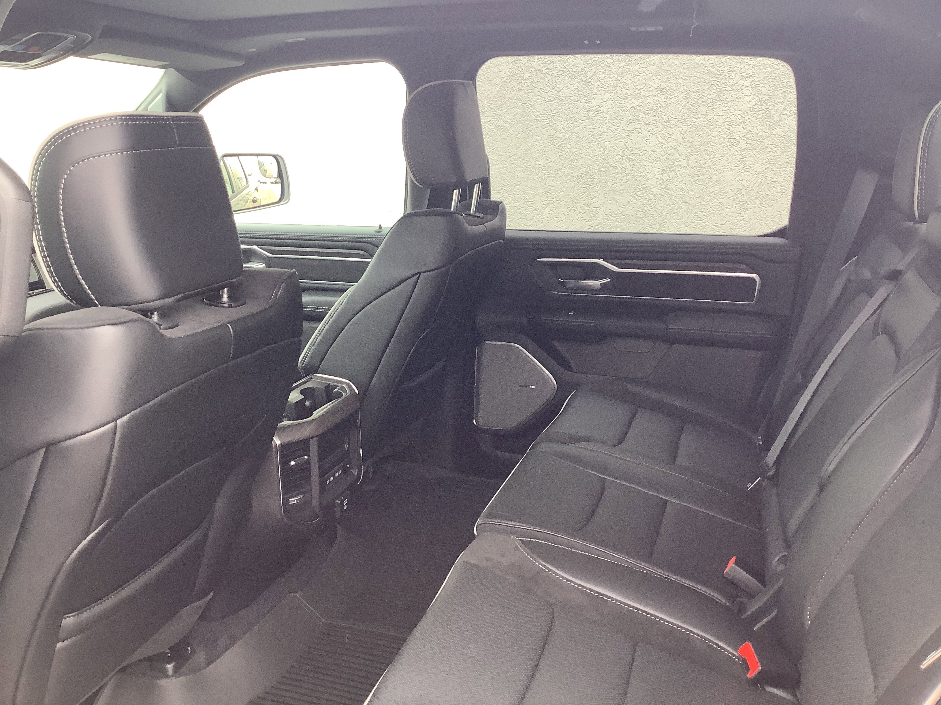 New 2026 Diamond Black Crystal Pearl-Coat Exterior Paint RAM Laramie image 9