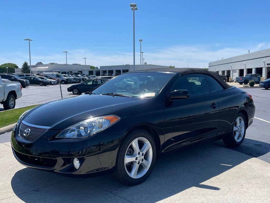 Used 2005 Black Toyota SLE image 3