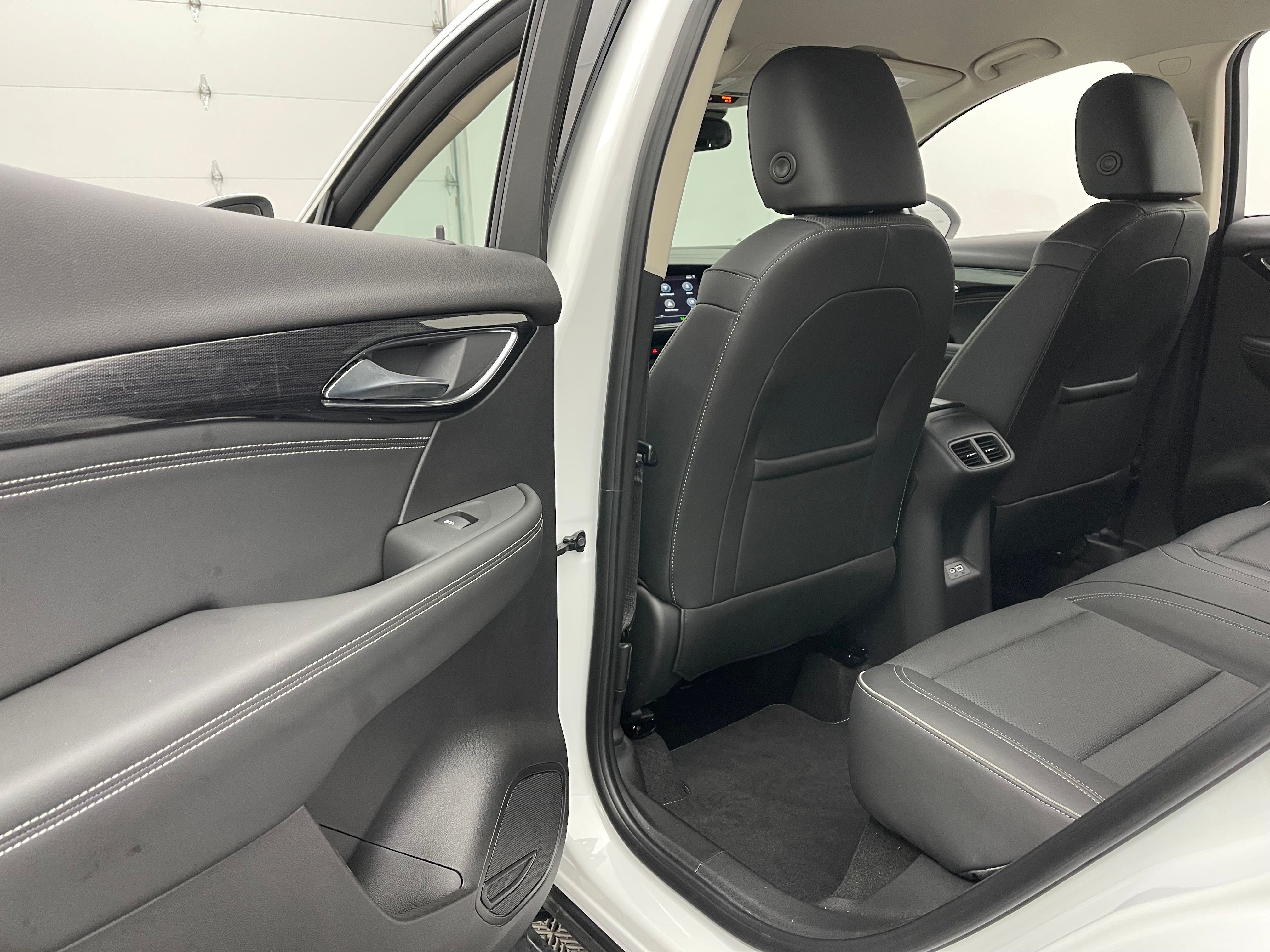 Used 2023 Summit White Buick Essence image 37