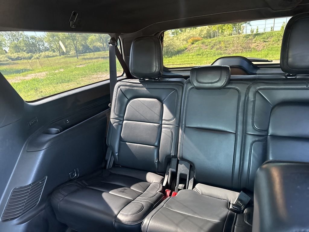 Used 2019 Black Metallic Lincoln Reserve image 25