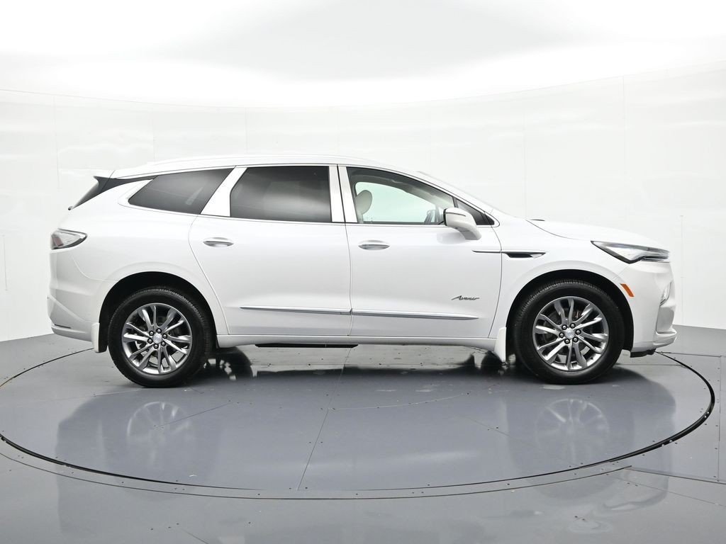 Used 2022 White Frost Buick AWD 4dr Avenir image 5