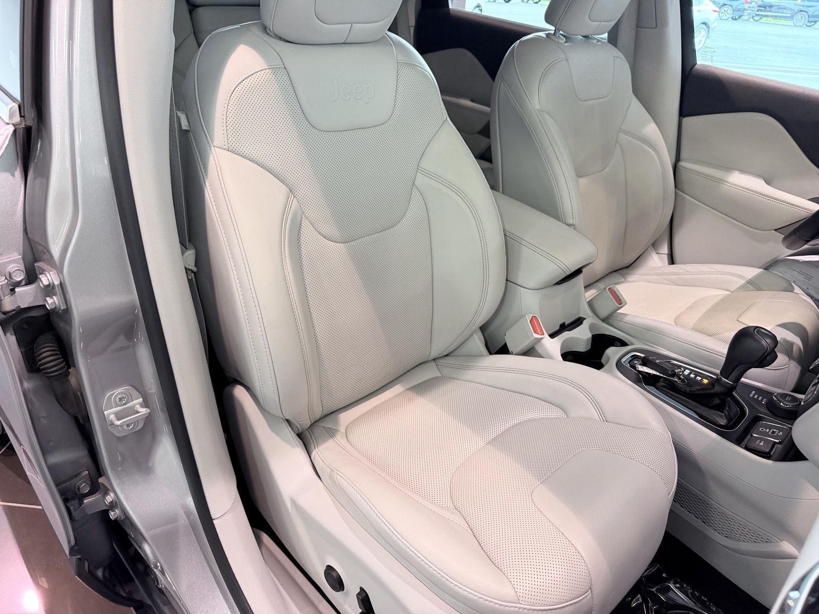 Used 2019 Billet Silver Metallic Clearcoat Jeep Limited image 30