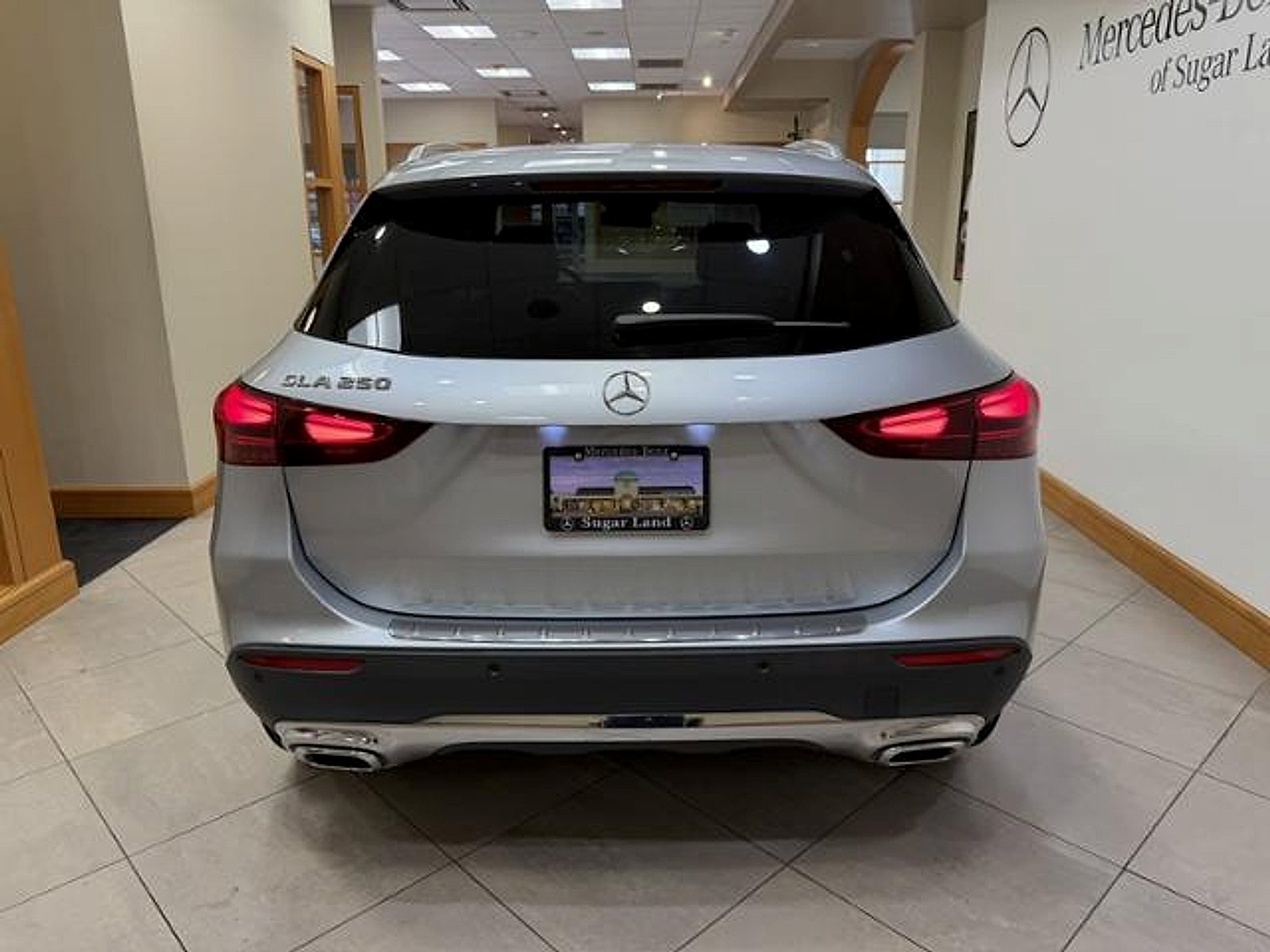 Used 2025 Cirrus Silver Metallic Mercedes-Benz 4MATIC® image 4