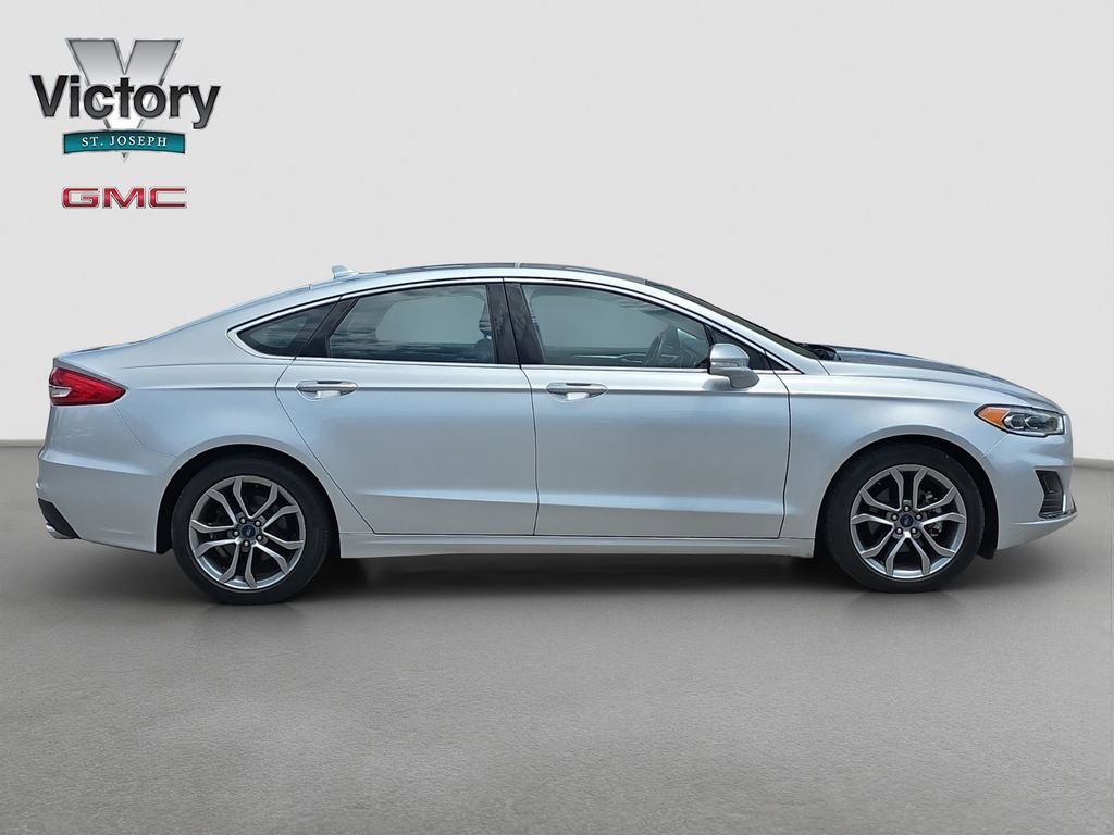 Used 2019 Silver Ford SEL image 19