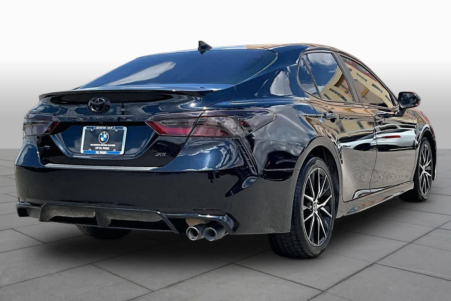 Used 2022 Midnight Black Metallic Toyota SE image 12