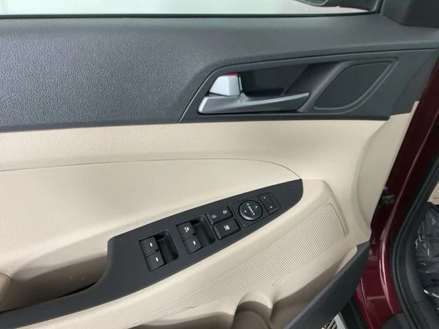 Used 2017 Red Hyundai SE image 13