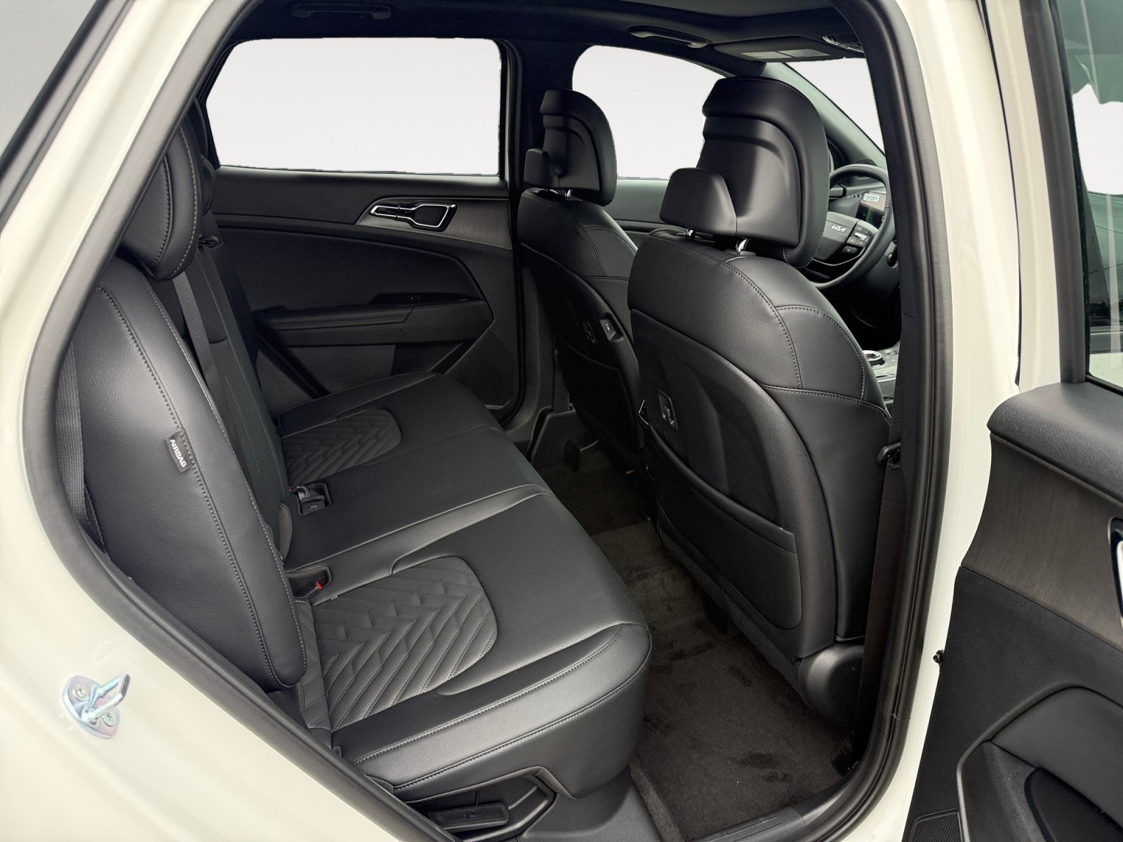 New 2027 Snow White Pearl Kia X-Line image 18