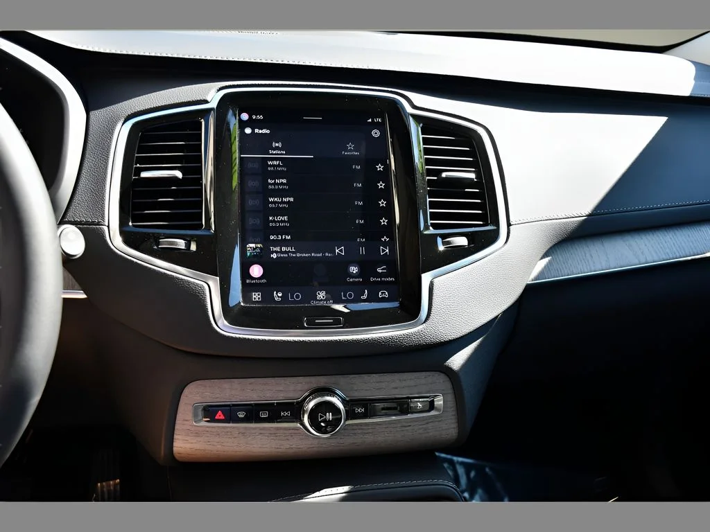 Used 2023 Onyx Black Metallic Volvo Ultimate image 20