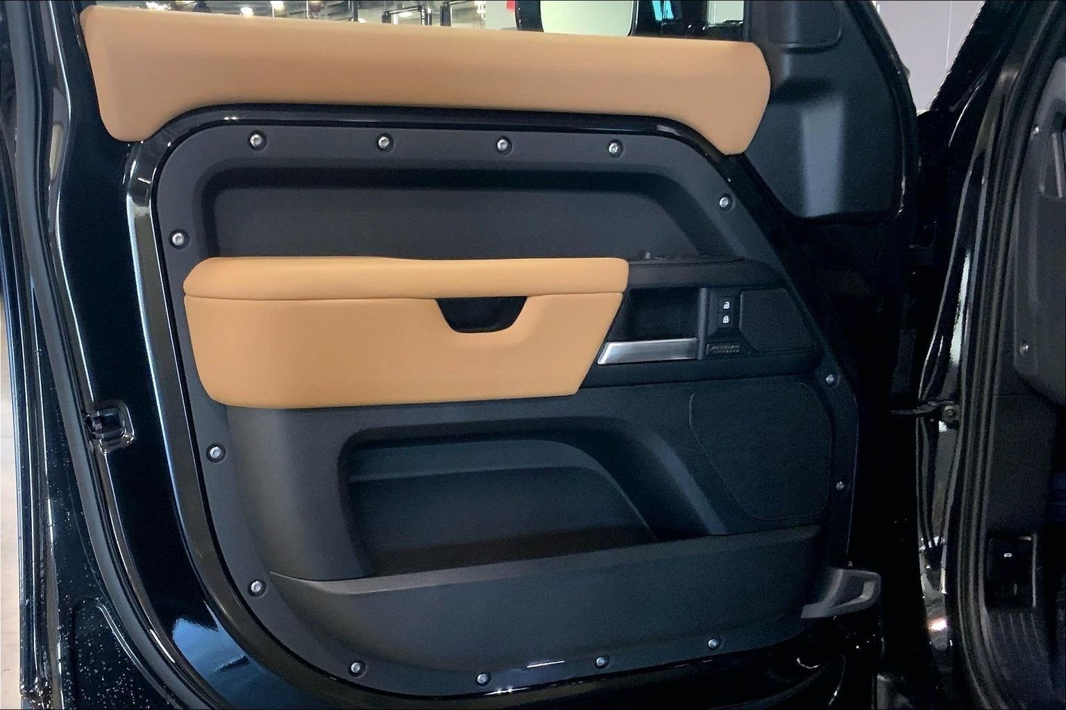 New 2026 Fuji White Land Rover S image 10