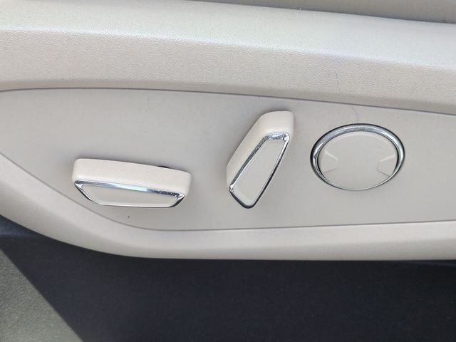 Used 2019 Brown Lincoln Select image 12