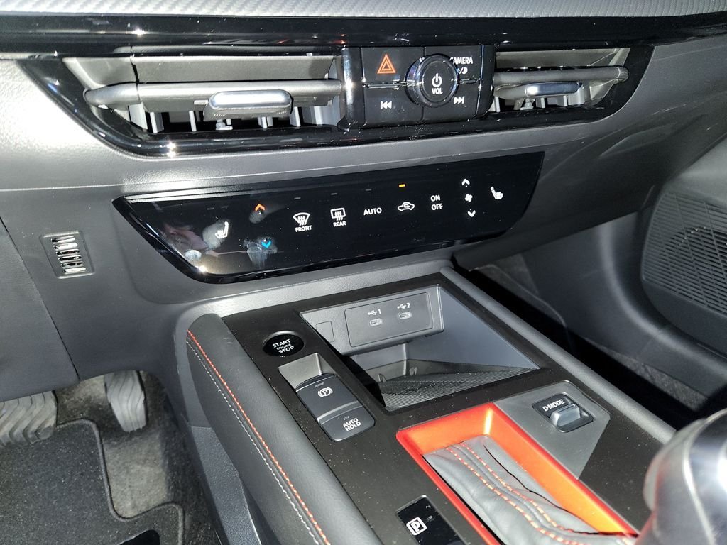 New 2026 Aspen White TriCoat / Super Black Two-tone Nissan SR image 18