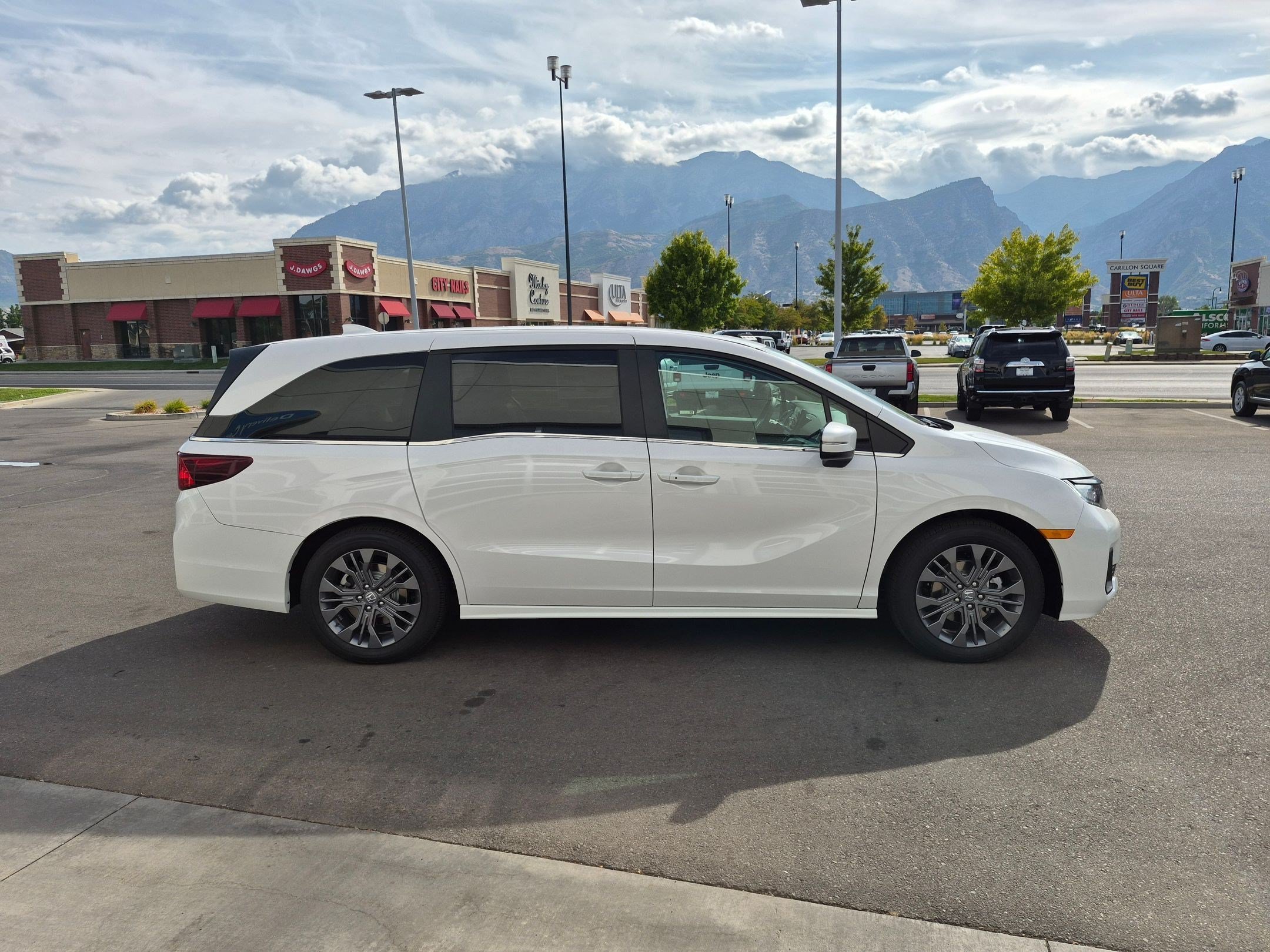 New 2026 Platinum White Pearl Honda Touring image 2