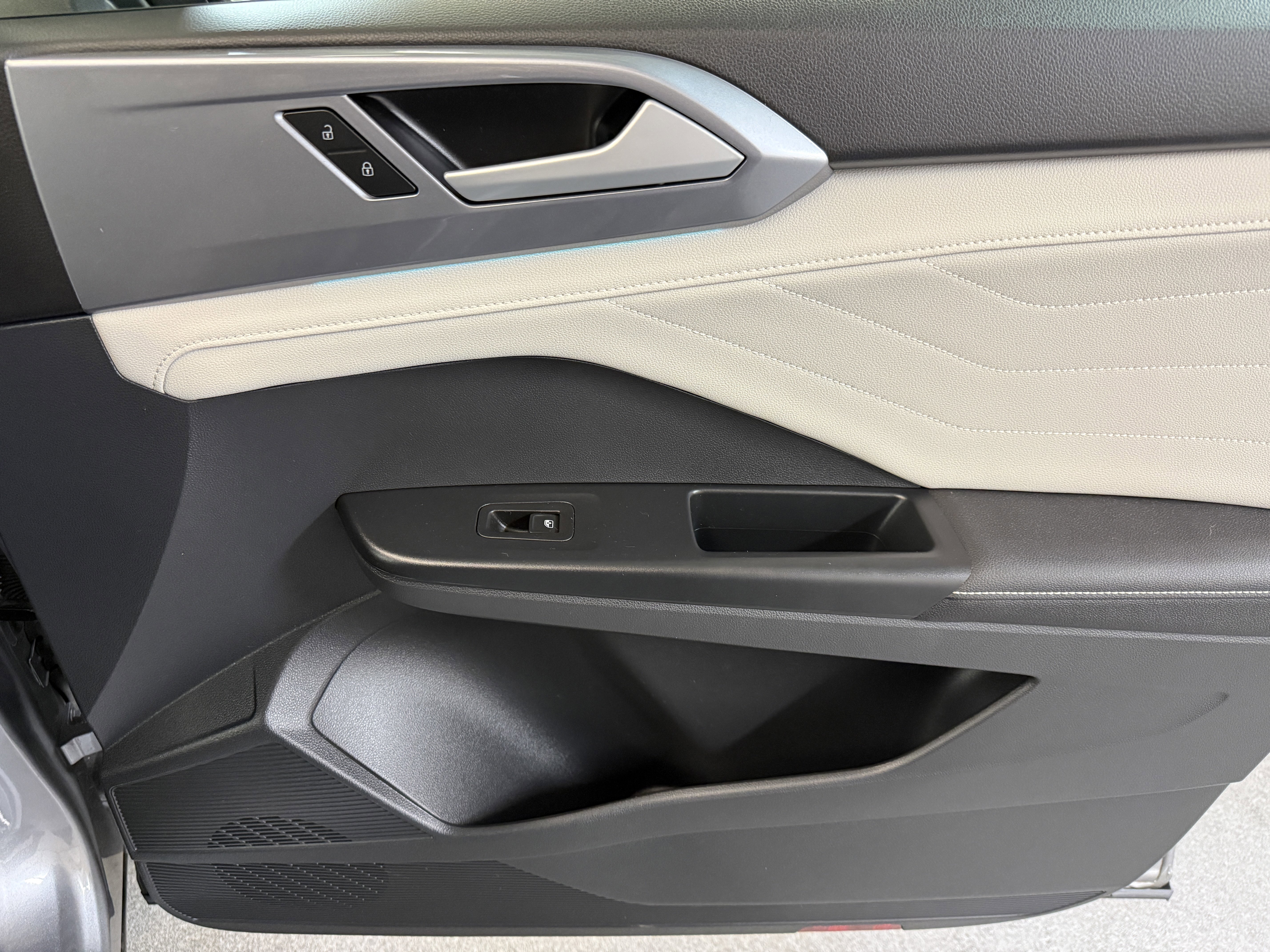 2025 Volkswagen Taos SEL - Photo 21