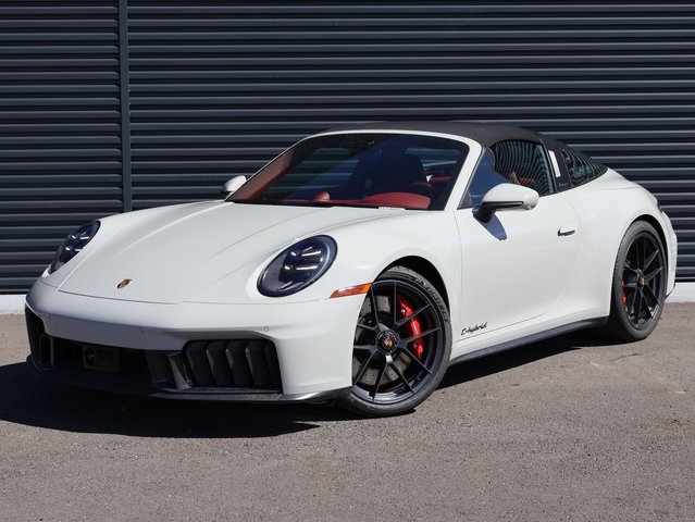 2026 Porsche 911 4 GTS