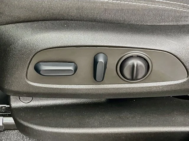 Used 2022 Black GMC SLE image 11