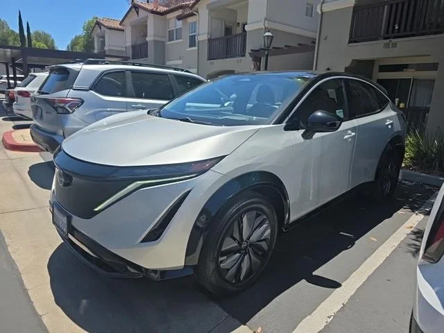 Certified Used 2023 Brilliant Silver Metallic Nissan ENGAGE image 1