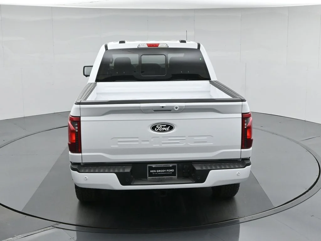 New 2026 Oxford White Ford XLT image 43