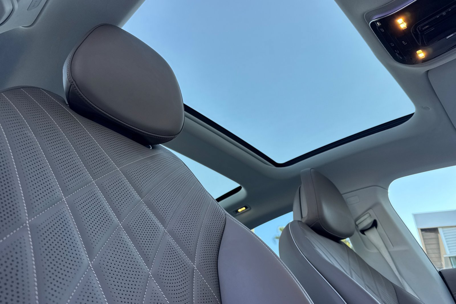 Certified Used 2023 White/off-white Mercedes-Benz 500 Sedan image 10