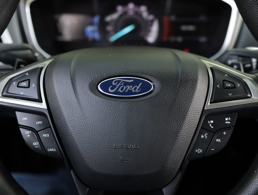 Used 2017 Red Ford SE image 10