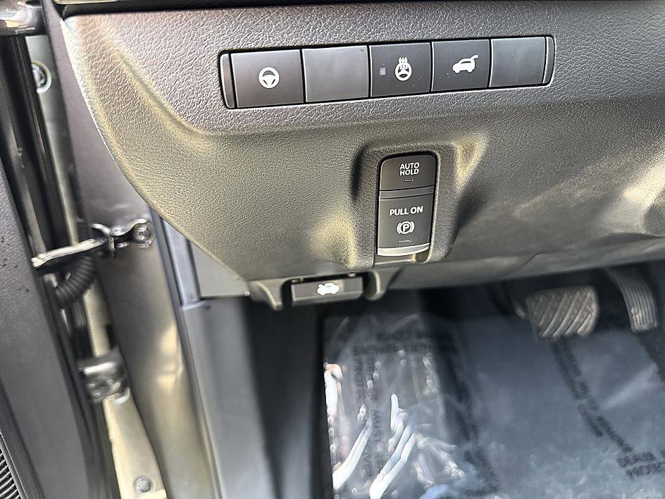 Used 2025 Gun Metallic Nissan SL image 25