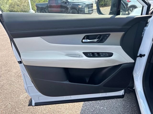 New 2026 Everest White Pearl TriCoat Nissan SL image 23