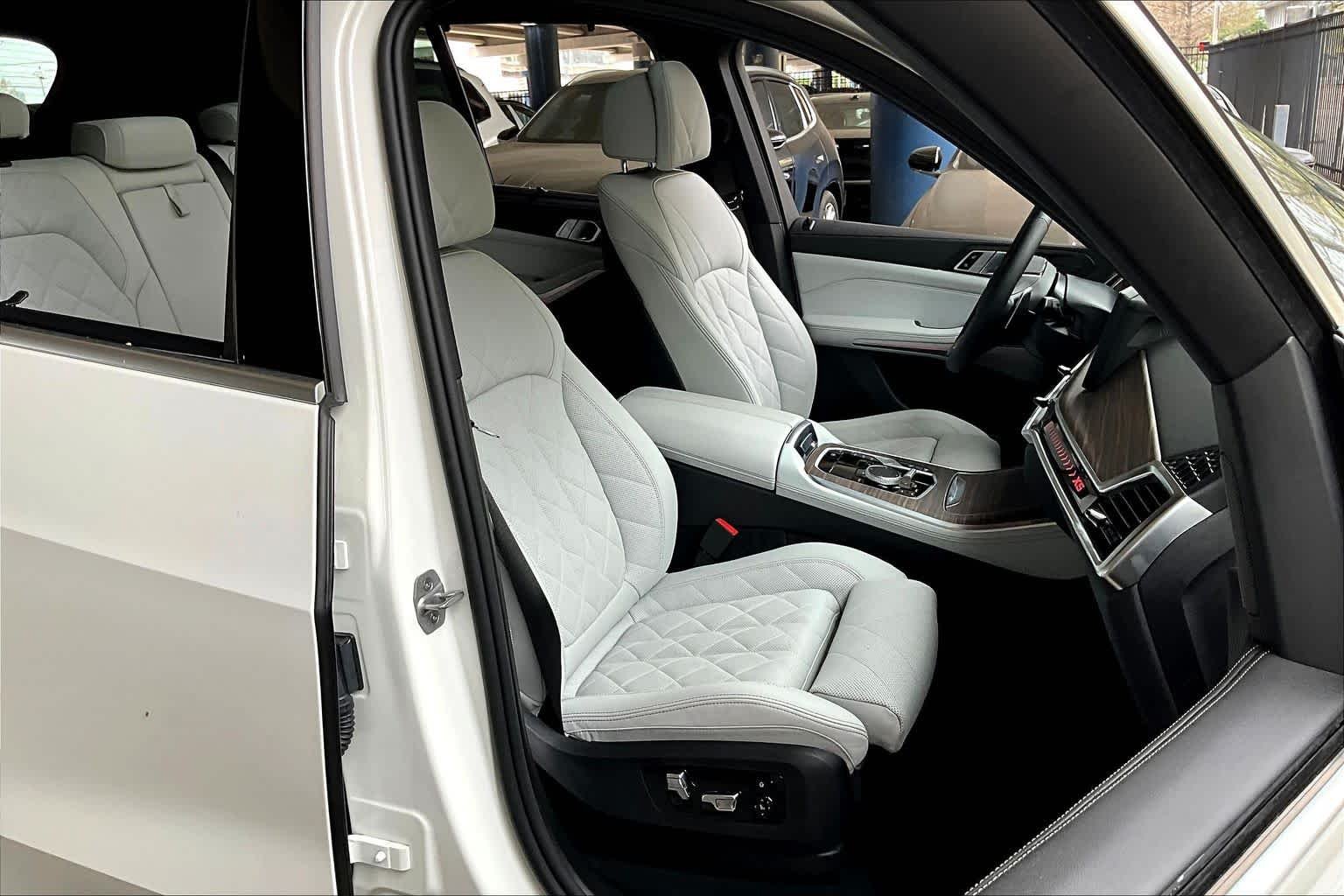 Used 2026 Alpine White BMW sDrive40i image 11