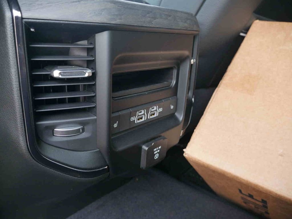 2026 RAM 3500 Limited - Photo 27