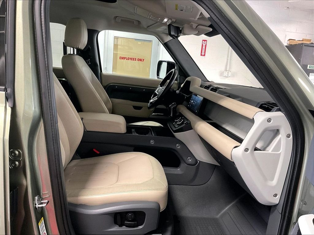 Used 2020 Green Land Rover SE image 11
