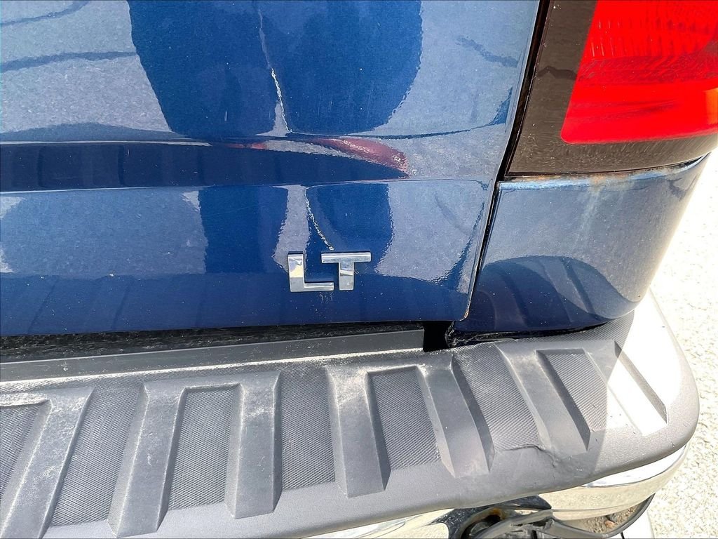Used 2016 Deep Ocean Blue Metallic Chevrolet  image 7