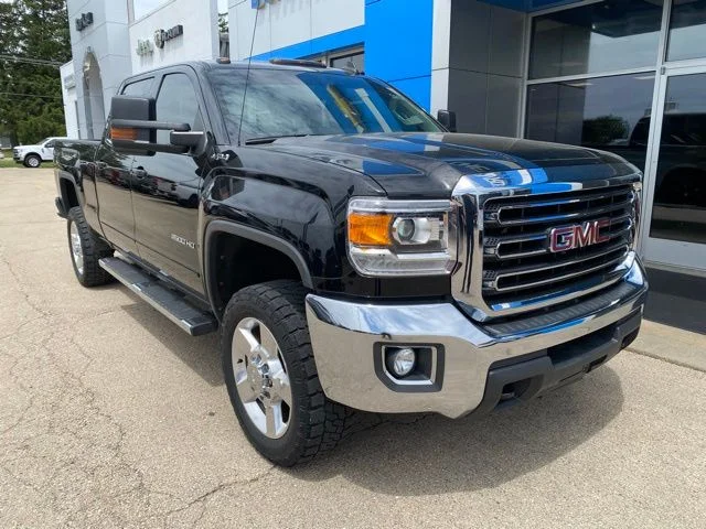 2018 GMC Sierra 4WD Crew Cab Long Box SLE's photo
