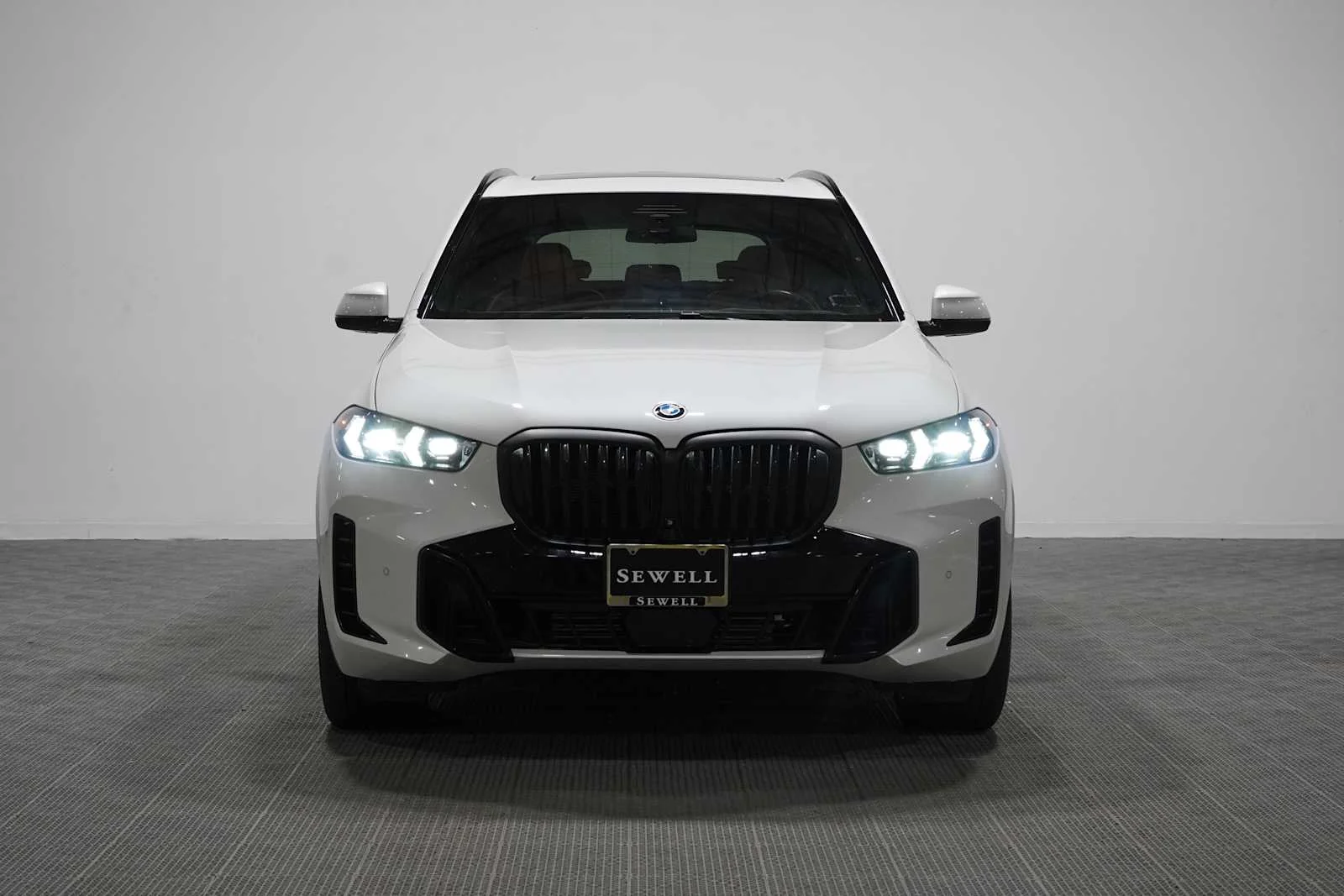 Certified Used 2024 Mineral White Metallic BMW xDrive40i image 2