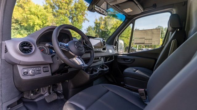 New 2025 Blue Gray Mercedes-Benz Cargo 170 WB image 4
