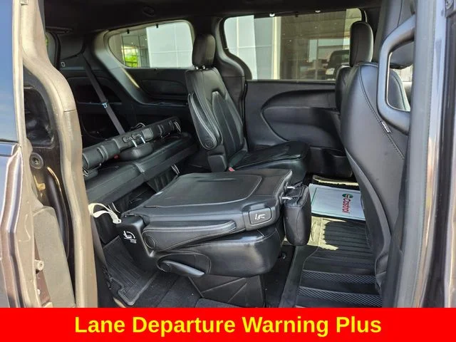 Used 2020 Gray Chrysler Launch Edition image 18