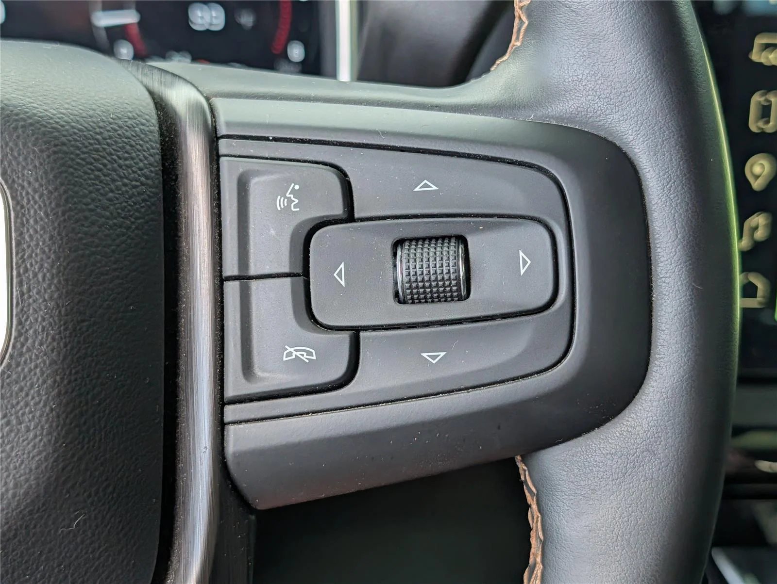 Used 2024 Summit White GMC AT4 image 25