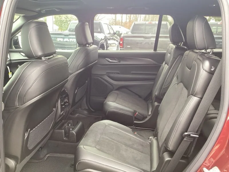 New 2025 Velvet Red Pearl-Coat Exterior Paint Jeep Altitude X image 23