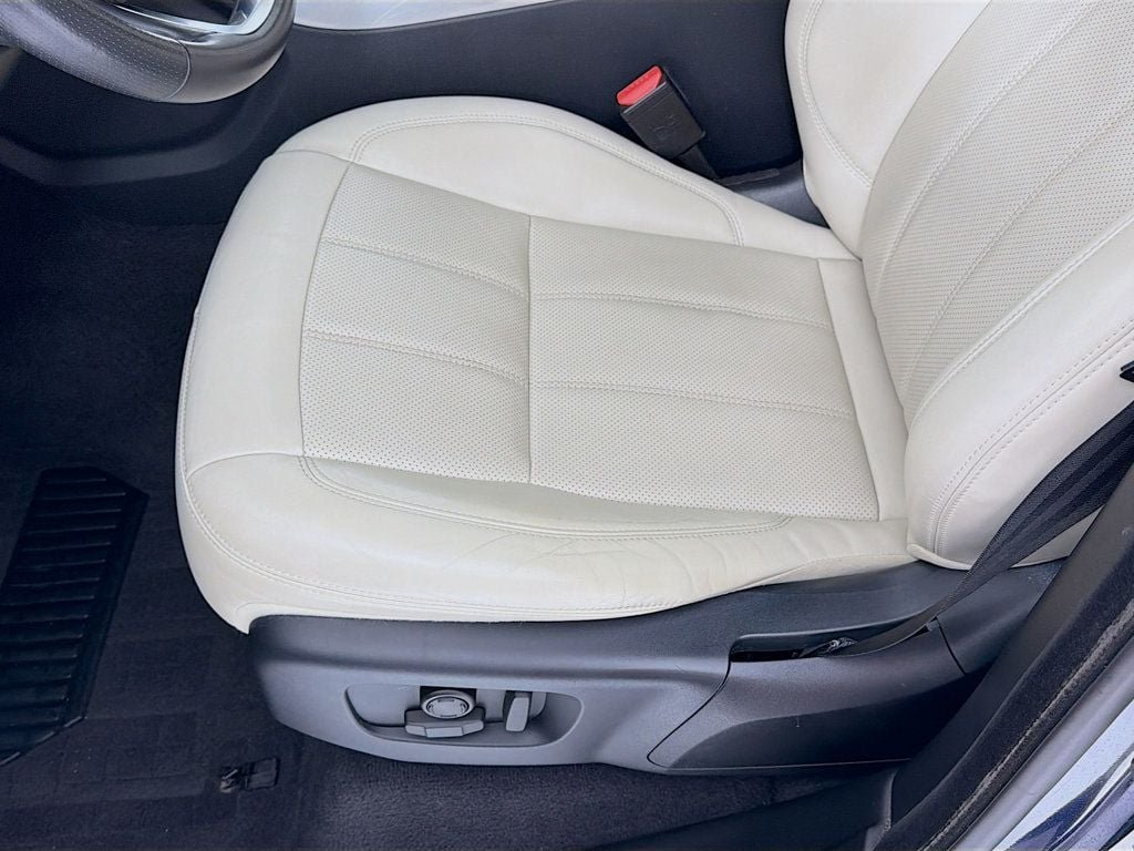 Used 2019 Loire Blue Metallic Land Rover V6 Supercharged HSE *Ltd Avail* image 20