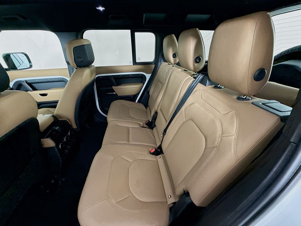 New 2026 Fuji White Land Rover X-Dynamic SE image 25