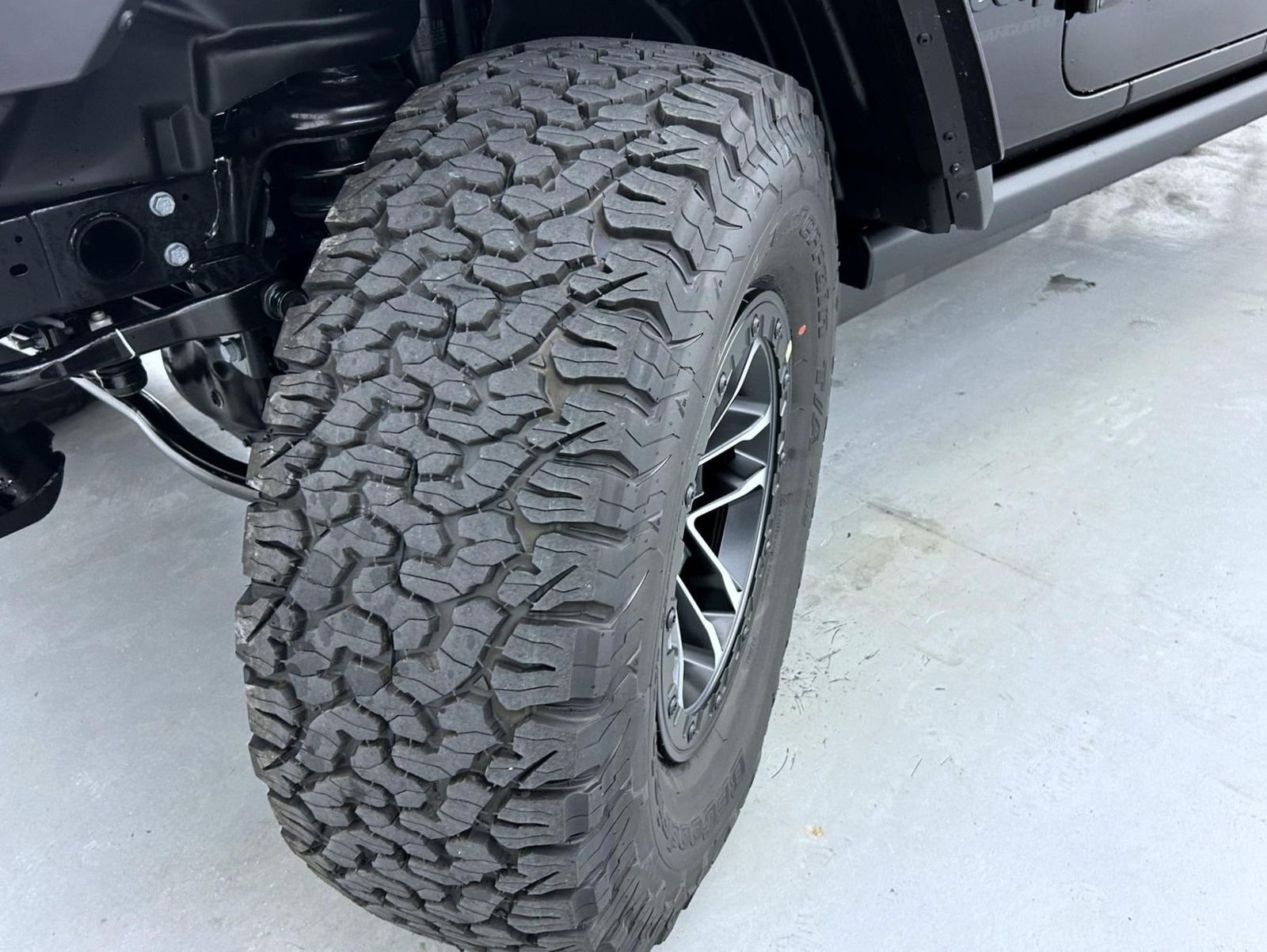 New 2026 Black Clear-Coat Exterior Paint Jeep Moab 392 image 24