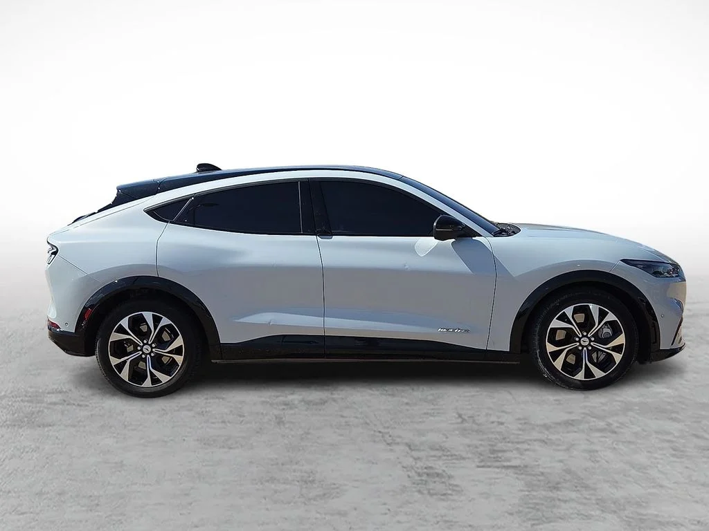 Used 2022 White Ford Premium image 12
