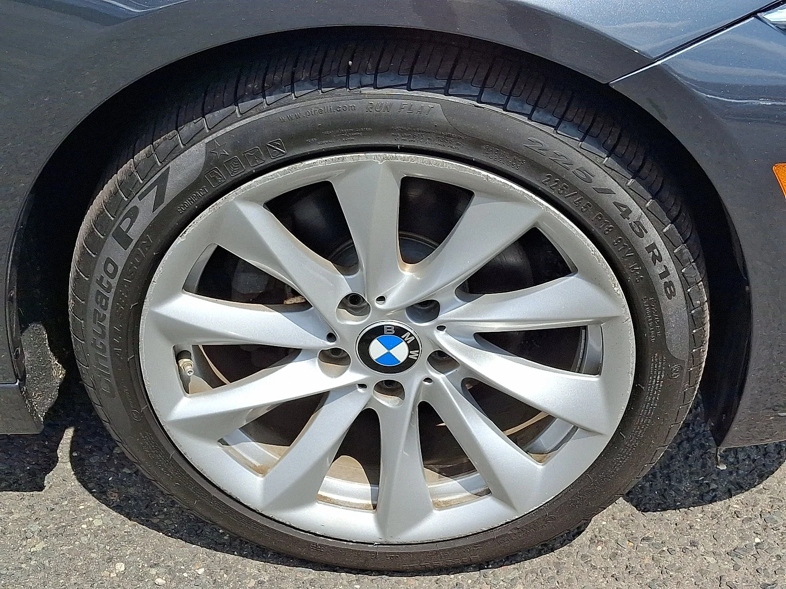 Used 2018 Mineral Gray Metallic BMW 320i xDrive image 9