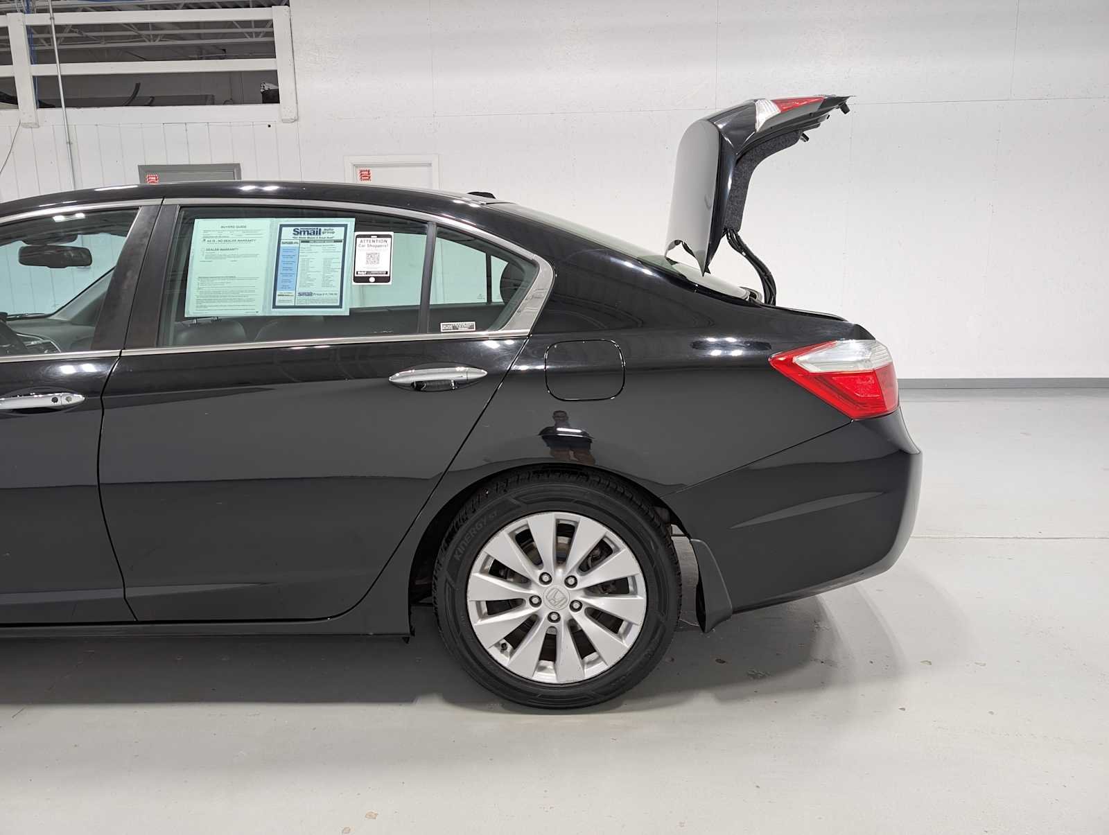 Used 2014 Crystal Black Pearl Honda EX-L image 11