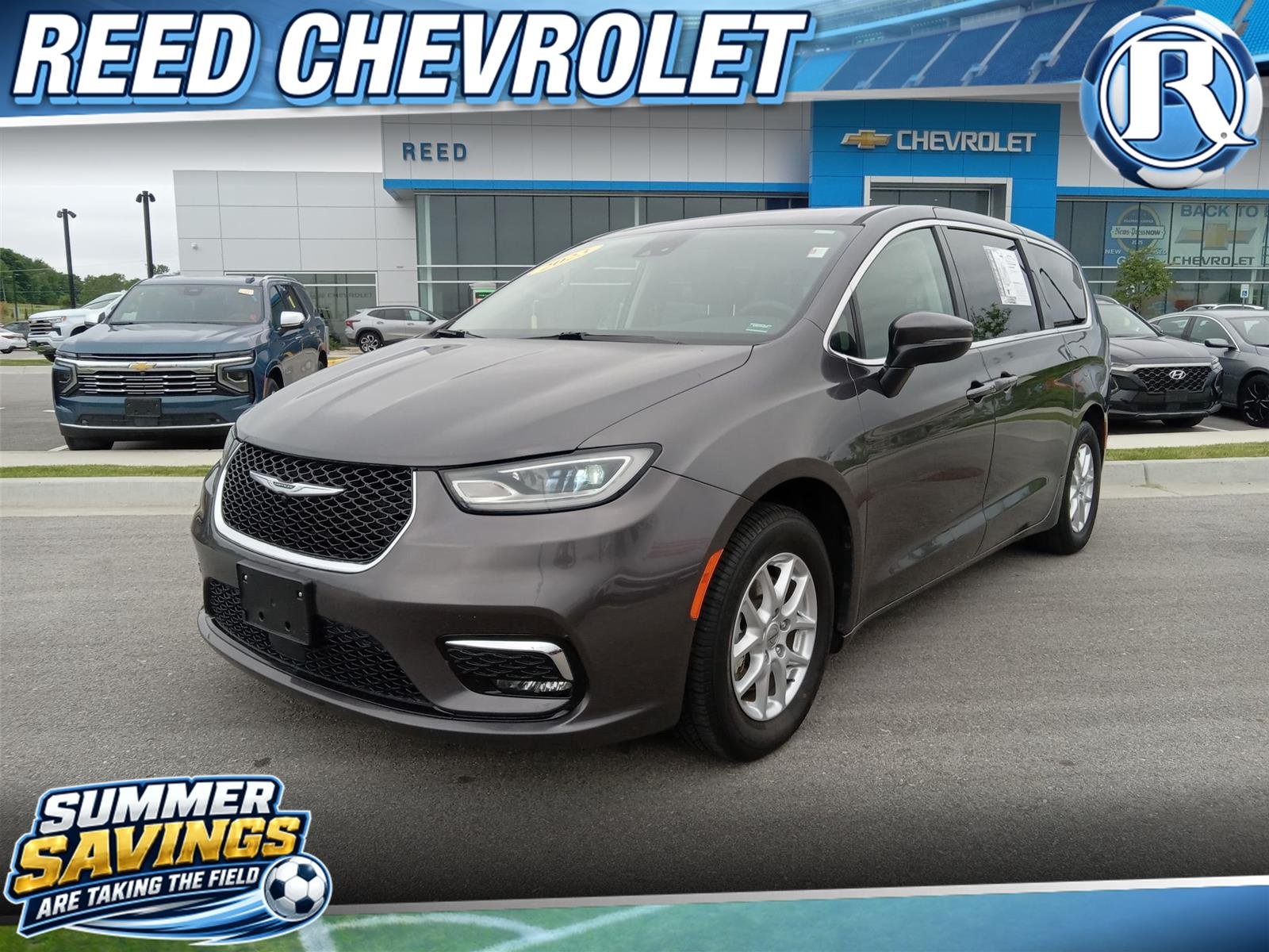 2023 Chrysler Pacifica Touring L's photo