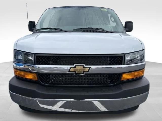 New 2026 Summit White Chevrolet WT image 10