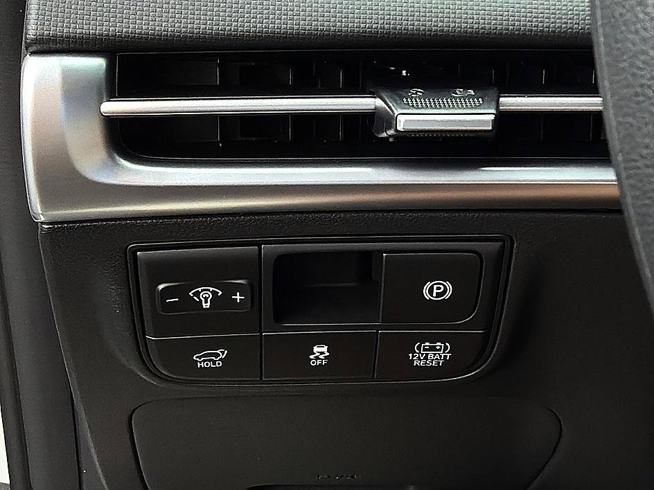 New 2026 Creamy White Pearl Hyundai SEL AWD image 15