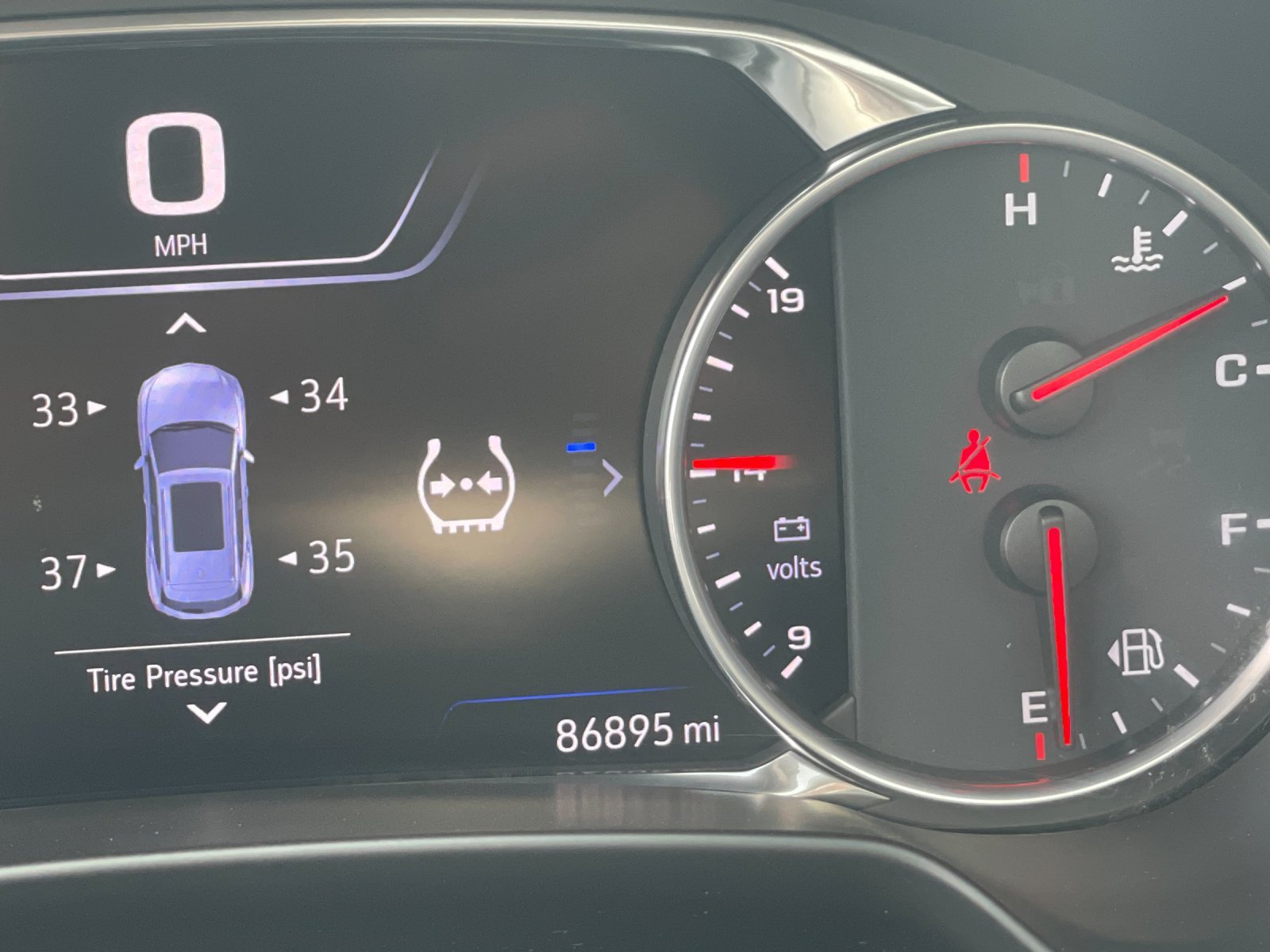 Used 2021 IRIDESCENT PEARL TRICOAT Chevrolet Premier image 26