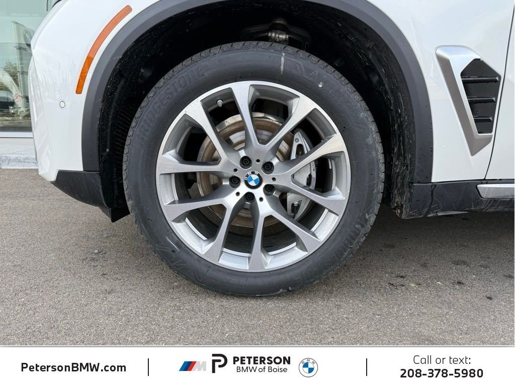 New 2026 Mineral White Metallic BMW xDrive50e image 34
